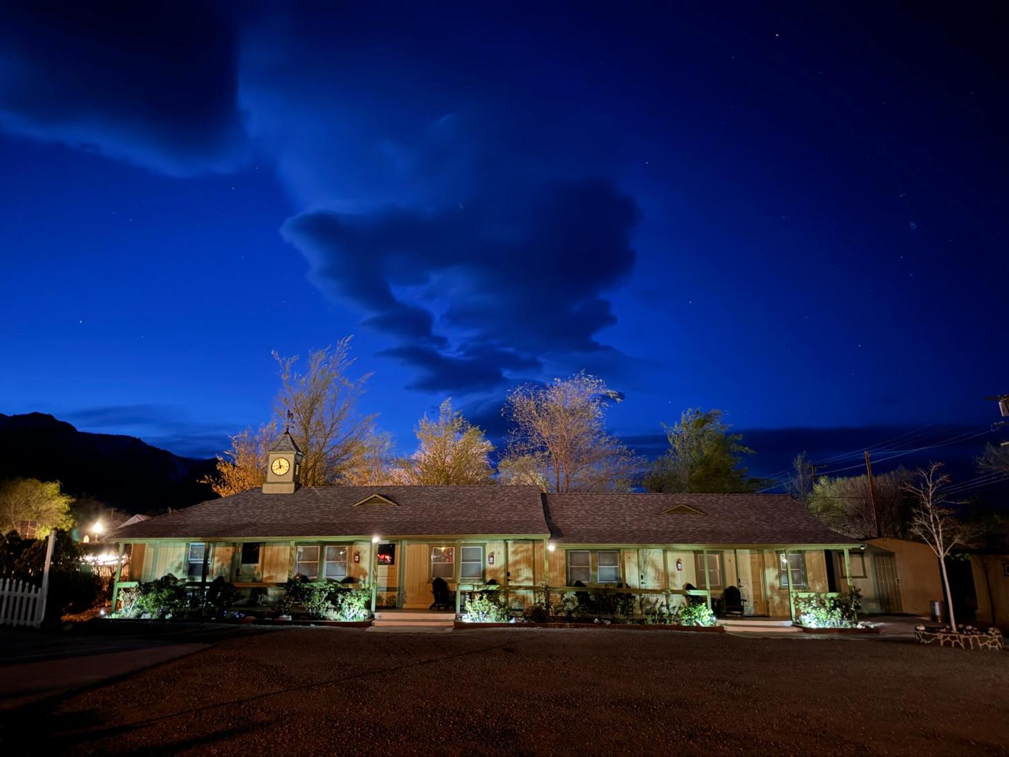 Eastern Sierra Motor Lodge インディペンデンス エクステリア 写真